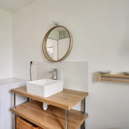 - Maison Moderne Avec Jardin Ensoleille *