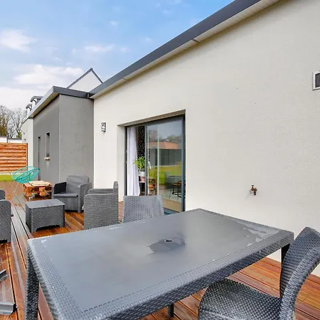 - Maison Moderne Avec Jardin Ensoleille *